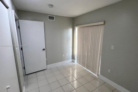 Condo in Miami, Florida, 3 bedrooms  № 1960505 - photo 11