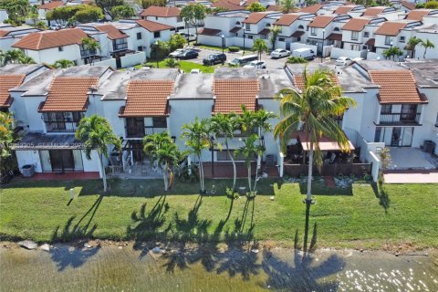 Condo in Miami, Florida, 3 bedrooms  № 1960505 - photo 24