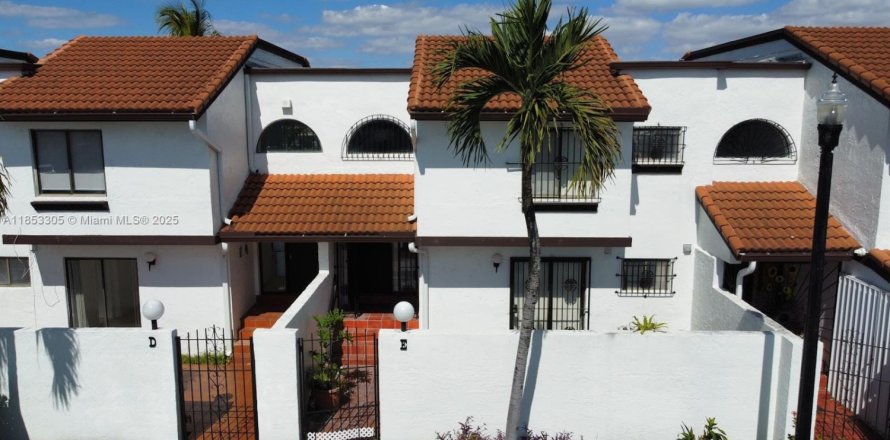 Condo in Miami, Florida, 3 bedrooms  № 1960505