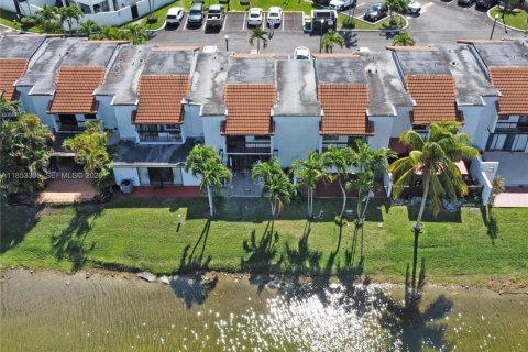Condo in Miami, Florida, 3 bedrooms  № 1960505 - photo 25