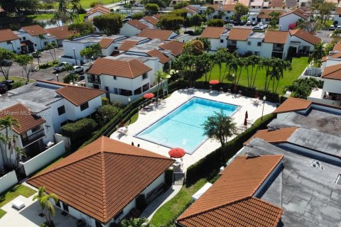 Condo in Miami, Florida, 3 bedrooms  № 1960505 - photo 15