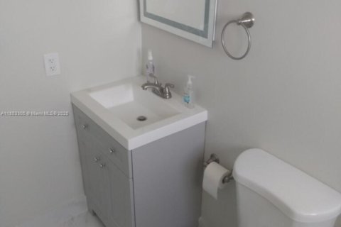 Condo in Miami, Florida, 3 bedrooms  № 1960505 - photo 13