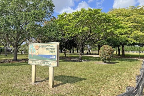 Condo in Miami, Florida, 3 bedrooms  № 1960505 - photo 29