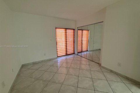 Condominio en venta en Hialeah, Florida, 2 dormitorios, 82.5 m2 № 1867848 - foto 5