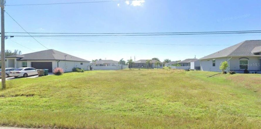 Land in Cape Coral, Florida № 2102411