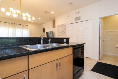 Touwnhouse à vendre à Kissimmee, Floride: 2 chambres, 107.86 m2 № 2404613 - photo 10