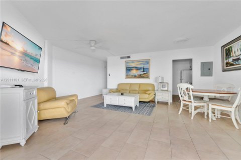 Copropriété à vendre à Pompano Beach, Floride: 1 chambre, 60.39 m2 № 2326898 - photo 5