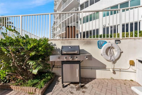 Copropriété à vendre à Pompano Beach, Floride: 1 chambre, 60.39 m2 № 2326898 - photo 25