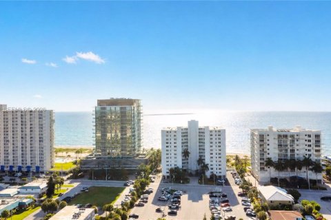 Condo in Pompano Beach, Florida, 1 bedroom № 2326898