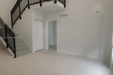 Снять в аренду квартиру в Пальметто-Бей, Флорида 3 спальни, 10508.08м2, № 2003870 - фото 6