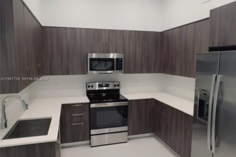 Снять в аренду квартиру в Пальметто-Бей, Флорида 3 спальни, 10508.08м2, № 2003870 - фото 4