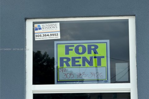 House in Hallandale Beach, Florida 3 bedrooms, 201.23 sq.m. № 2004873 - photo 20