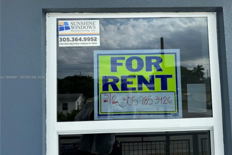 House in Hallandale Beach, Florida 3 bedrooms, 201.23 sq.m. № 2004873 - photo 19