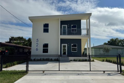 House in Hallandale Beach, Florida 3 bedrooms, 201.23 sq.m. № 2004873 - photo 18