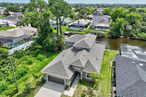 House in Palm Coast, Florida 3 bedrooms, 269.6 sq.m. № 1835000 - photo 5