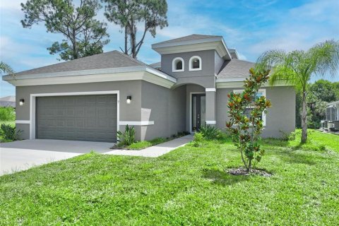 House in Palm Coast, Florida 3 bedrooms, 269.6 sq.m. № 1835000 - photo 1