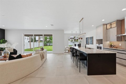 Villa ou maison à vendre à Tampa, Floride: 5 chambres, 321.91 m2 № 2402823 - photo 8