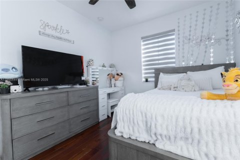 Снять в аренду таунхаус в Майами, Флорида 3 спальни, 162.95м2, № 1947766 - фото 23