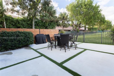 Снять в аренду таунхаус в Майами, Флорида 3 спальни, 162.95м2, № 1947766 - фото 28