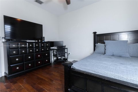 Снять в аренду таунхаус в Майами, Флорида 3 спальни, 162.95м2, № 1947766 - фото 21