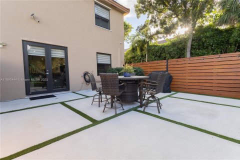 Снять в аренду таунхаус в Майами, Флорида 3 спальни, 162.95м2, № 1947766 - фото 29