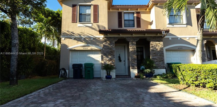 Таунхаус в Майами, Флорида 3 спальни, 162.95м2 № 1947766