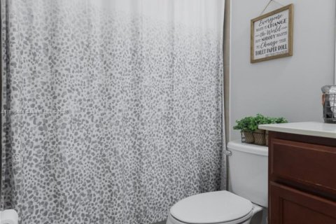 Снять в аренду таунхаус в Майами, Флорида 3 спальни, 162.95м2, № 1947766 - фото 26