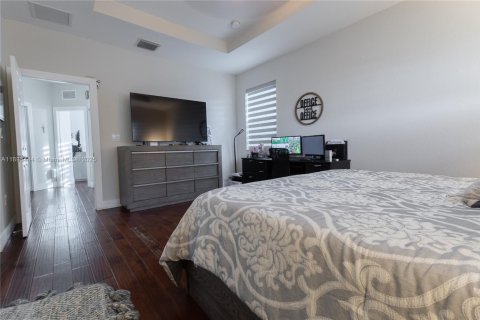 Снять в аренду таунхаус в Майами, Флорида 3 спальни, 162.95м2, № 1947766 - фото 16