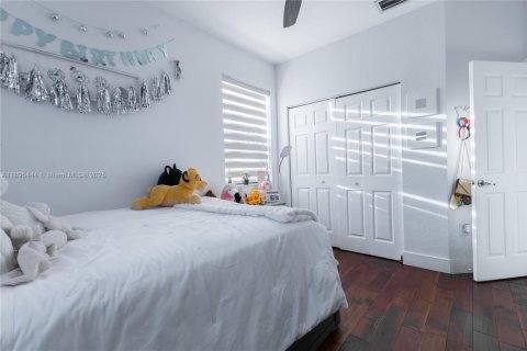 Снять в аренду таунхаус в Майами, Флорида 3 спальни, 162.95м2, № 1947766 - фото 24