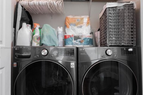 Снять в аренду таунхаус в Майами, Флорида 3 спальни, 162.95м2, № 1947766 - фото 27