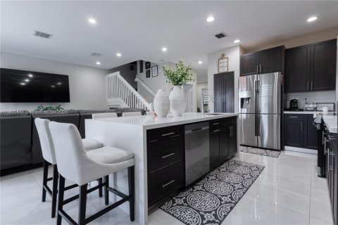 Снять в аренду таунхаус в Майами, Флорида 3 спальни, 162.95м2, № 1947766 - фото 9