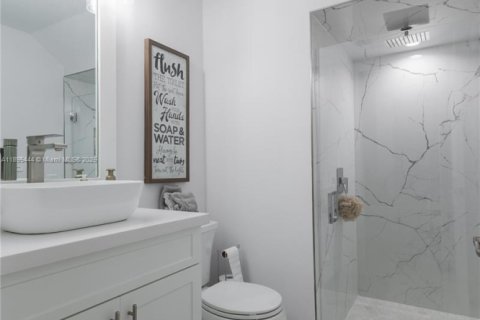 Снять в аренду таунхаус в Майами, Флорида 3 спальни, 162.95м2, № 1947766 - фото 5