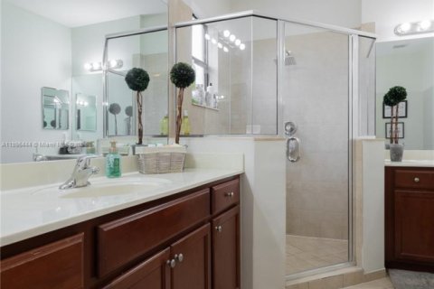Снять в аренду таунхаус в Майами, Флорида 3 спальни, 162.95м2, № 1947766 - фото 17