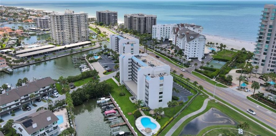 Condominio en Clearwater, Florida, 2 dormitorios  № 2217724