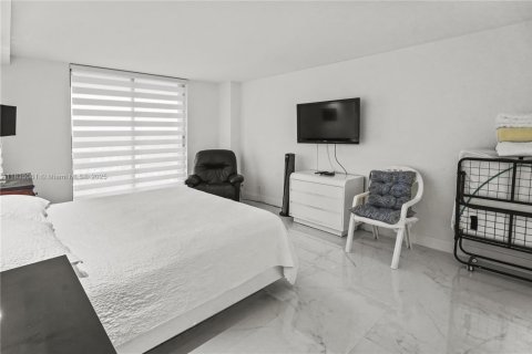 Studio in the Condo in Surfside, Florida  № 1817708 - photo 14