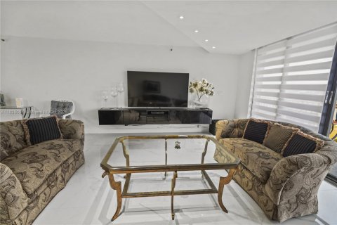 Studio in the Condo in Surfside, Florida  № 1817708 - photo 24