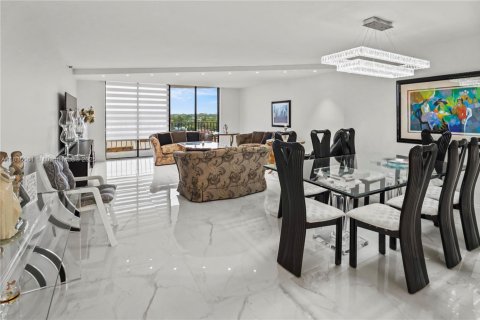 Studio in the Condo in Surfside, Florida  № 1817708 - photo 5