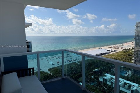 Condominio en alquiler en Miami Beach, Florida, 2 dormitorios, 114.27 m2 № 2074835 - foto 2