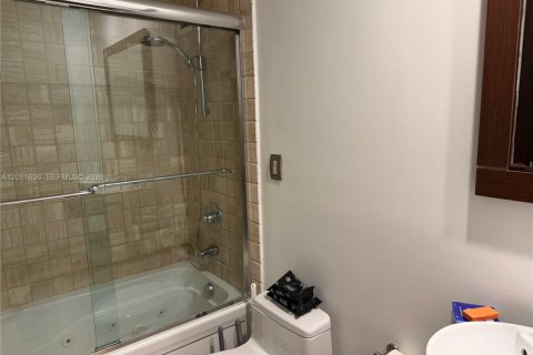 Condominio en alquiler en Miami Beach, Florida, 2 dormitorios, 114.27 m2 № 2074835 - foto 5