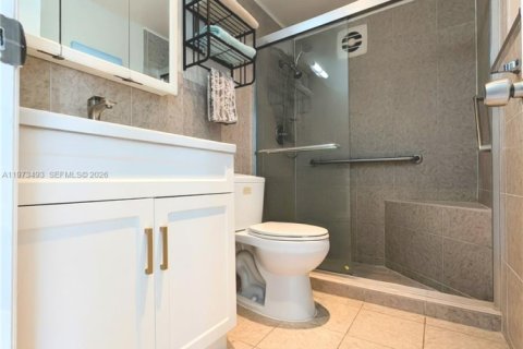 Condominio en venta en Hallandale Beach, Florida, 1 dormitorio, 68.1 m2 № 2033299 - foto 10