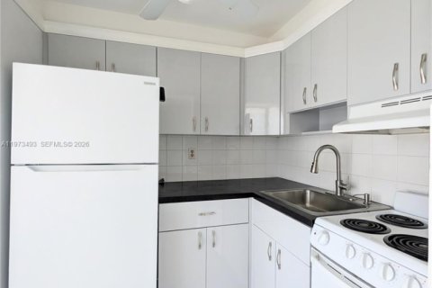Condominio en venta en Hallandale Beach, Florida, 1 dormitorio, 68.1 m2 № 2033299 - foto 8