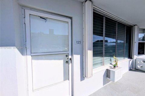 Condominio en venta en Hallandale Beach, Florida, 1 dormitorio, 68.1 m2 № 2033299 - foto 4