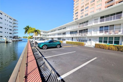 Condominio en Hallandale Beach, Florida, 1 dormitorio  № 2033299