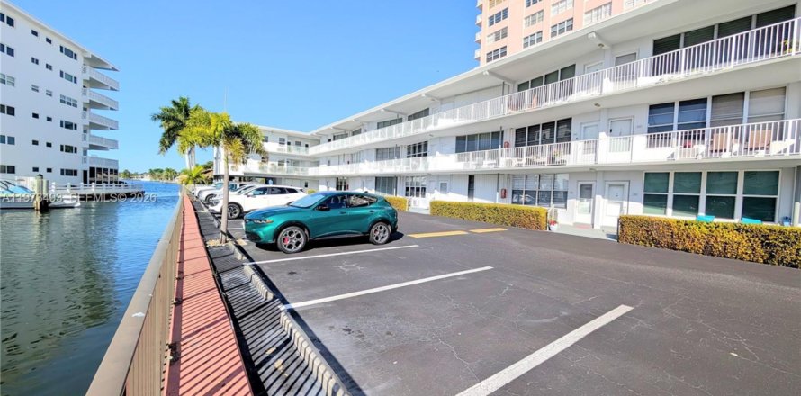 Condominio en Hallandale Beach, Florida, 1 dormitorio № 2033299