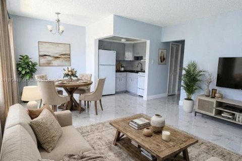 Condominio en venta en Hallandale Beach, Florida, 1 dormitorio, 68.1 m2 № 2033299 - foto 14