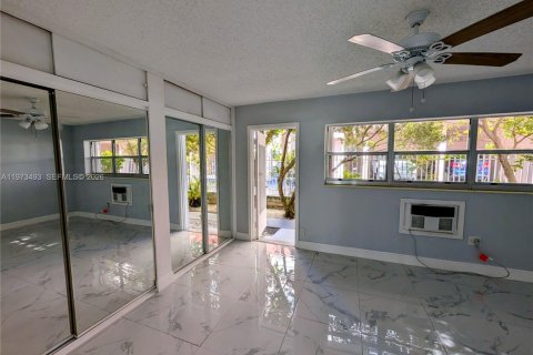 Condominio en venta en Hallandale Beach, Florida, 1 dormitorio, 68.1 m2 № 2033299 - foto 6