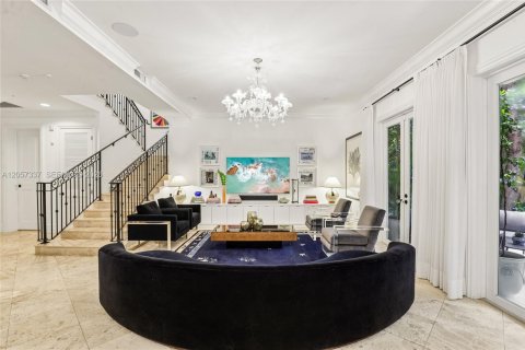 House in Miami, Florida 4 bedrooms, 370.31 sq.m. № 2192126 - photo 13