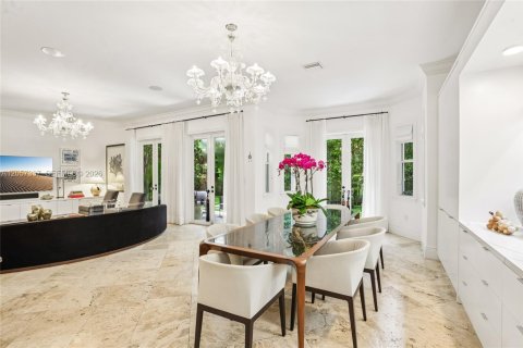House in Miami, Florida 4 bedrooms, 370.31 sq.m. № 2192126 - photo 26
