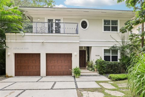 House in Miami, Florida 4 bedrooms, 370.31 sq.m. № 2192126 - photo 2