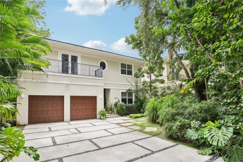 House in Miami, Florida 4 bedrooms, 370.31 sq.m. № 2192126 - photo 4